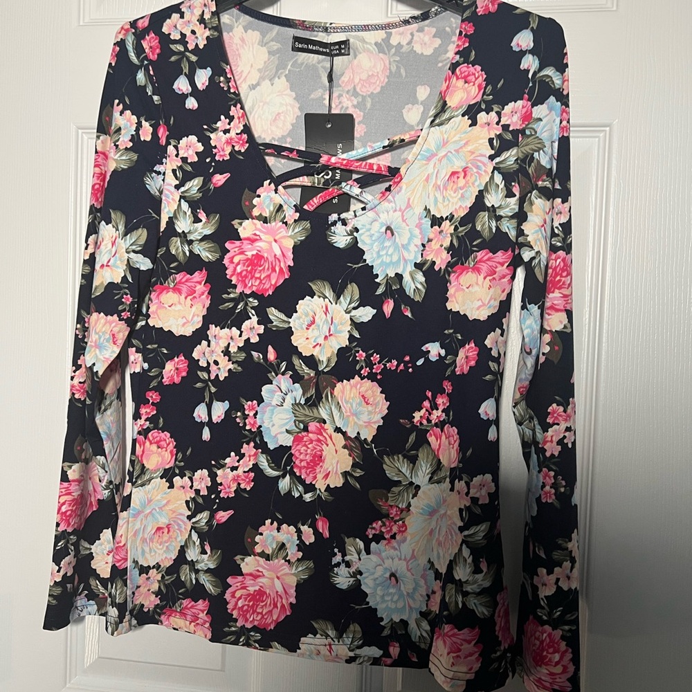 Sarin Mathews Floral Top. NWT - Picture 2 of 5